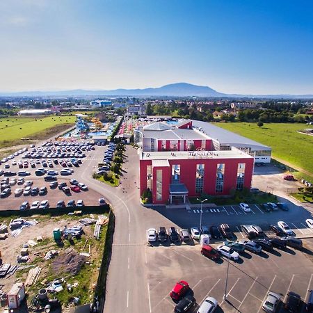 Hotel Alinalex - Paradisul Acvatic Brasov Bagian luar foto