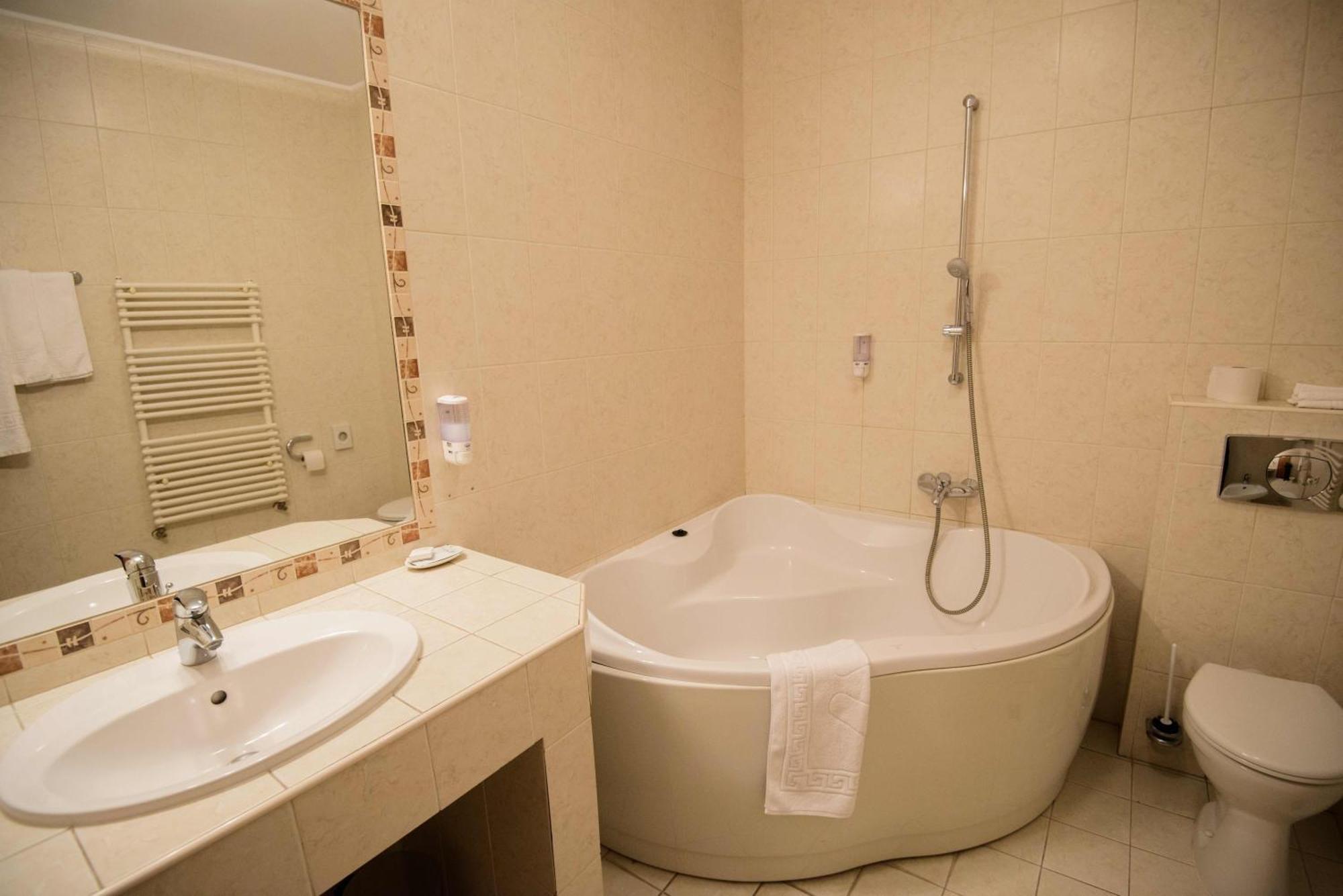 Hotel Alinalex - Paradisul Acvatic Brasov Bagian luar foto